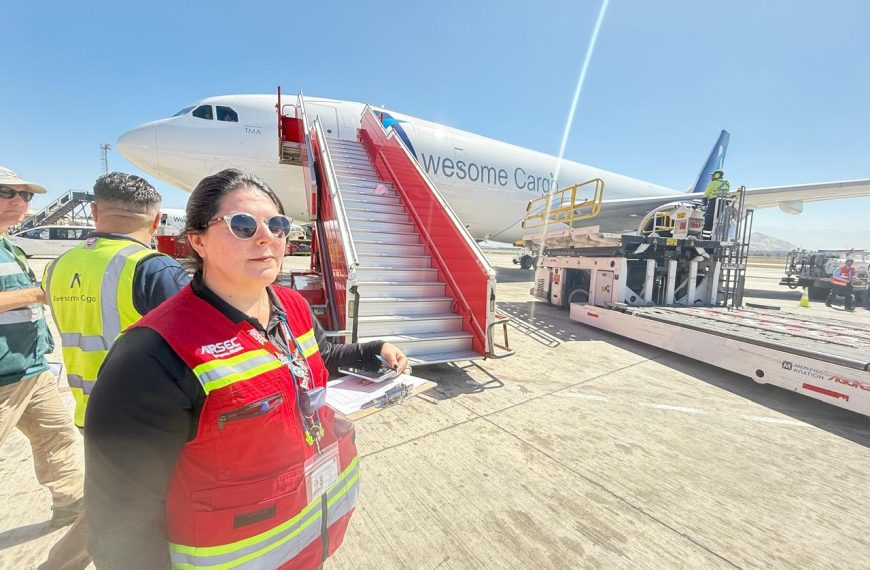 Seguridad aeroportuaria de alto nivel en el arribo de Awesome Cargo al AMB